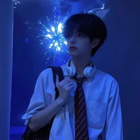 Trân Hoàng(lớp trưởng lớp em)