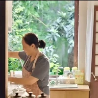 Bà Ngô[mẹ của Uý Uý]