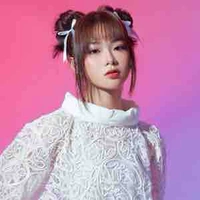 Ánh Sáng(em gái cô)