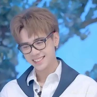 Hùng [nhân cách 4]