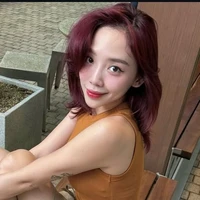 Nguyễn Khoa Tóc Tiên.