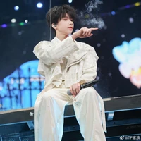 Nhiếp Vĩ Thần-V