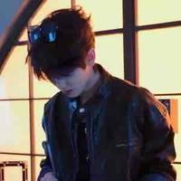 Tả Kỳ Hàm |@qi._.qi|