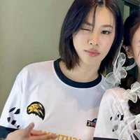 Emi Thasorn Klinnium[bạn cô]
