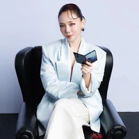 Tóc Tiên ( chị cả )