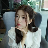 Nguyễn Lê Diễm Hằng [ Lamoon / cô]