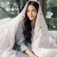 LingLing Kwong(cô)