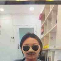 bác nhân viện dọn rác 