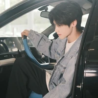 Jan - trợ lý riêng của cô