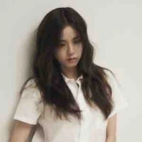 Kim Jisoo ( top )