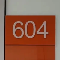 bản tên cửa phòng