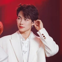 Nguyễn Lâm Anh-@yuv_wvl