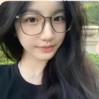 Hanna/bạn thân Yn