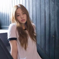 Kim Jennie - Em