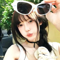 Trương Mỹ Nghi - nó.