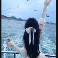 Phùng Thanh Vy (chị họ của Hùng)