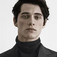 Erik Markos (cha cô)