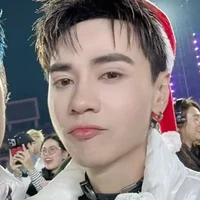 q.hùng