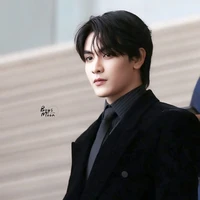 Joong Archen ( hắn)