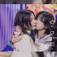 Hai chị top