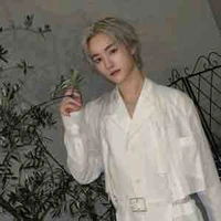 Hyuk - hắn