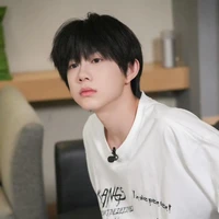 Trần Dịch Hằng-Y