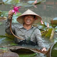 Ông Năm- Trưởng Làng