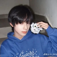 Vương Lỗ Kiệt_gã