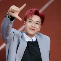 hoàng kim long<Lou Hoàng,kun>