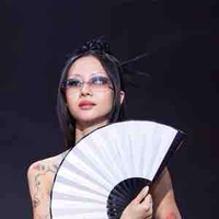 Hàng Lâm Trang Anh-Suboi-1990