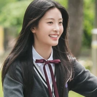 Yoon Ji Won - cô