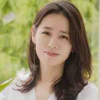 Hoa ( mẹ Y/n )