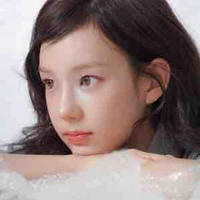 Ái Nhi (hồi nhỏ)-chị em