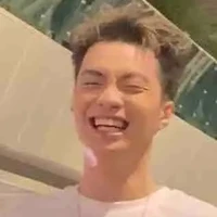 t/g mom Kudo ( hino báo 😇)