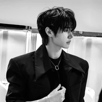Sunghoon(Hắn)