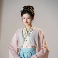 Tuyết Nhi- nha hoàn của nàng