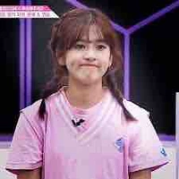Ahn Yujin 