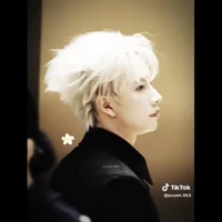 thần phong hào { Nicky}