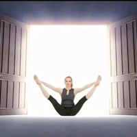 Cô Tiếp Viên May Mắn