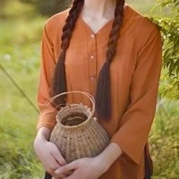 Con Phương[người làm thân cận bà cả]