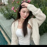 meena(bạn cô)