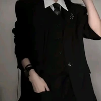 wing/trợ lý của cô 