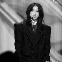 lyhan [cậu] “trầm khu trợ cá”