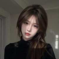 Khánh Linh-bạn thân Vy