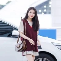 IU(chị 3 cô)
