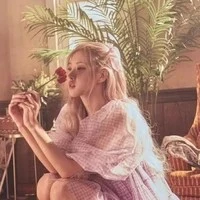 Rosé(chị 4 nàng)