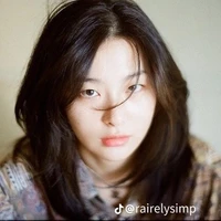 Seulgi( chị 3 nàng)