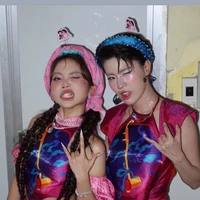 tác giả đập chai