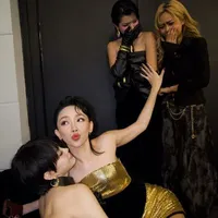 Cả bốn - Chị, em, cô, nàng