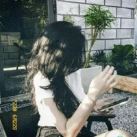 Lục Nhã Bạch = chị họ1 của top